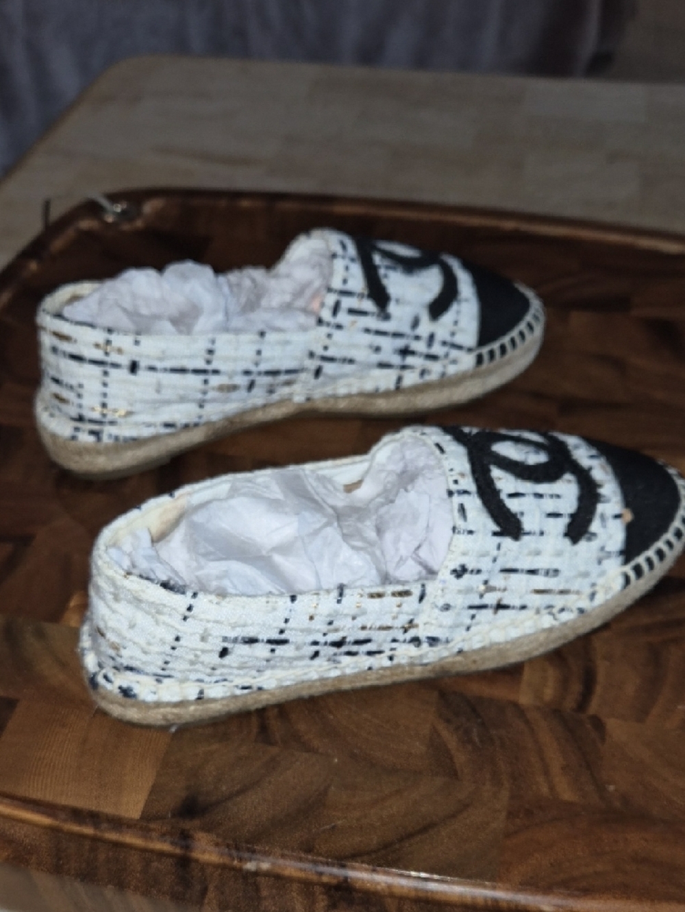 CHANEL Black and White Tweed Espadrille Flats with CC Emblem - Picture 3 of 11